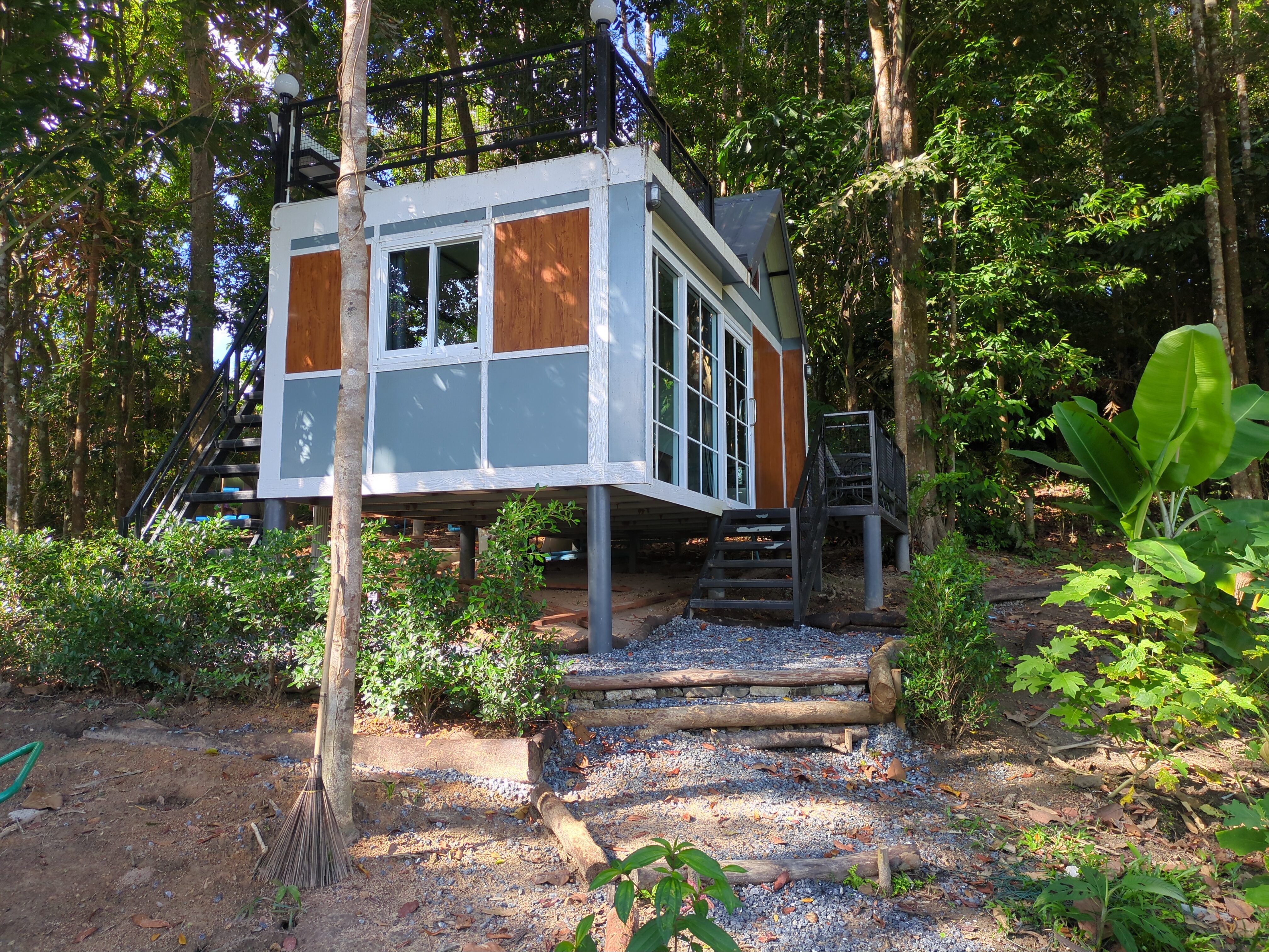The vision of elevated treehouses in harmony with nature